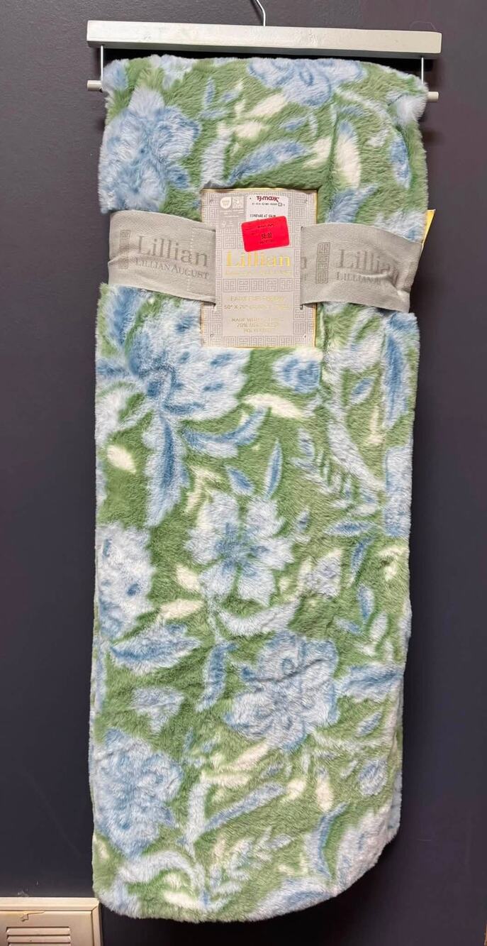 NWT Lillian August Faux Fur Throw - 50x70